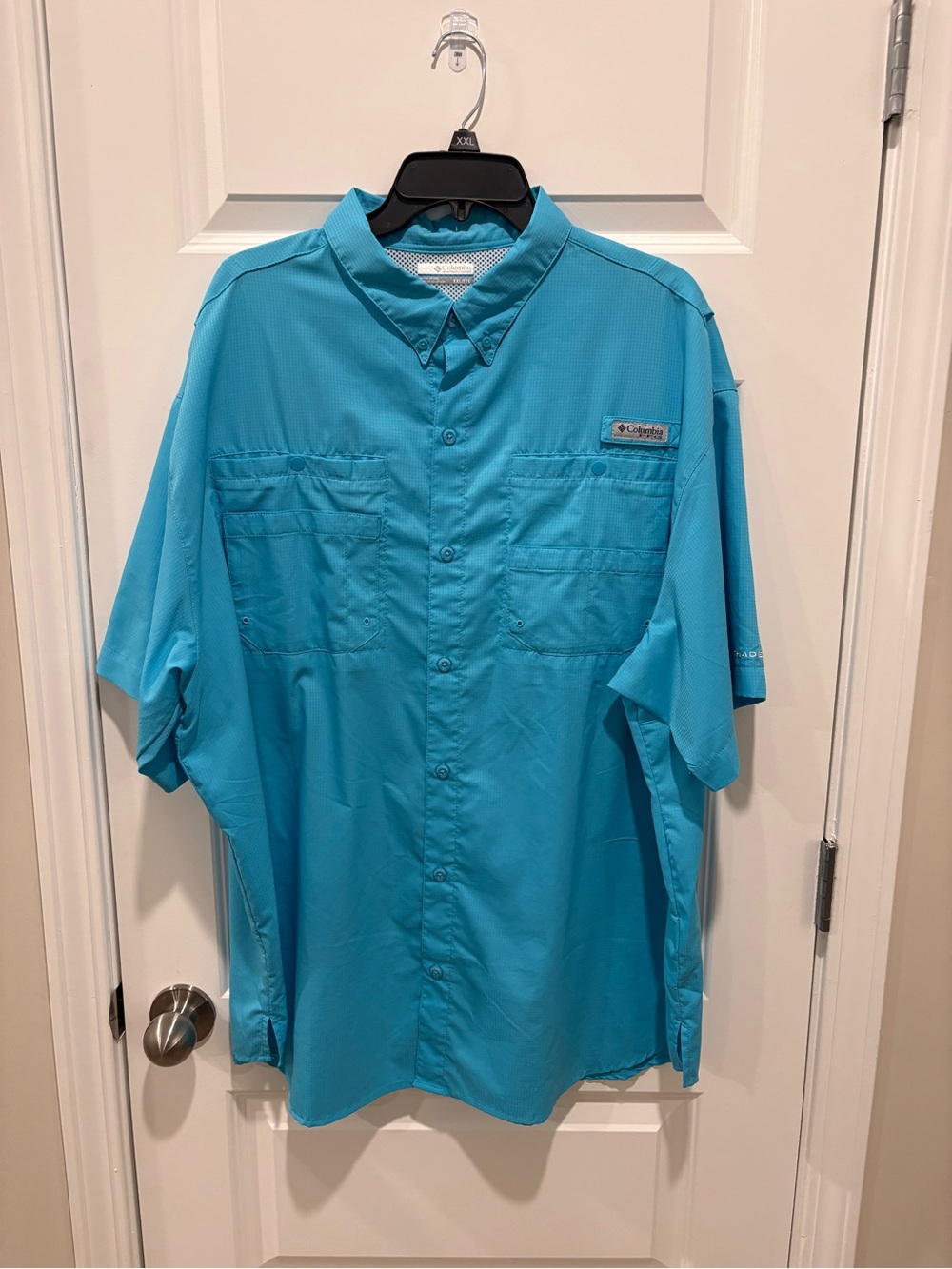 Columbia Short-Sleeve Button-Down Shirt in Aqua/Turquoise
